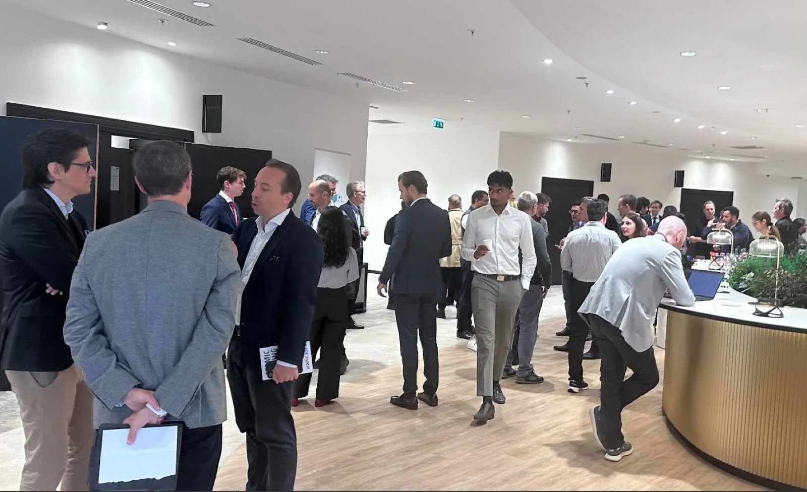 Practitioners networking between sessions at a Finteda event