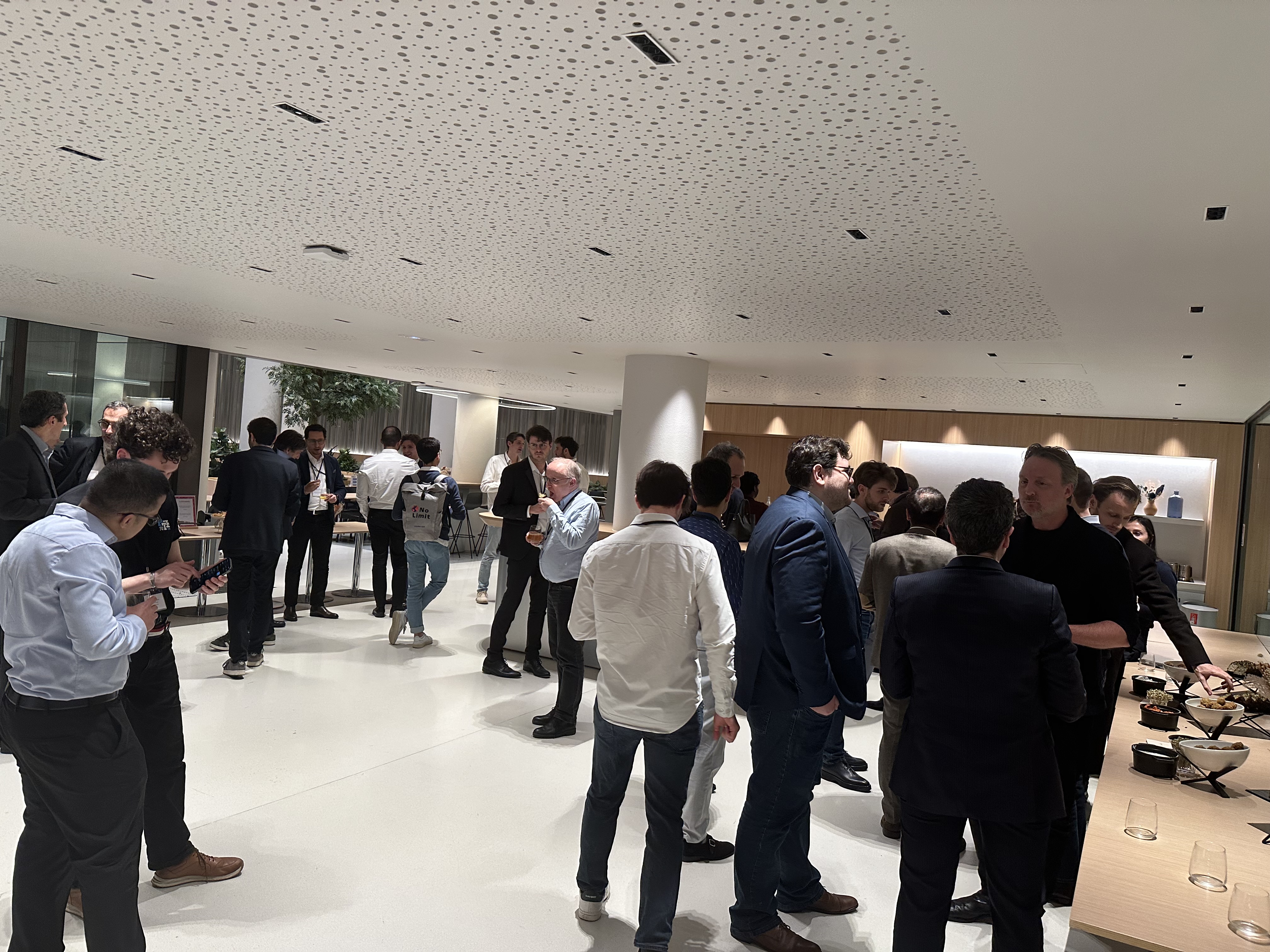 AI & Market Data - Photo 12